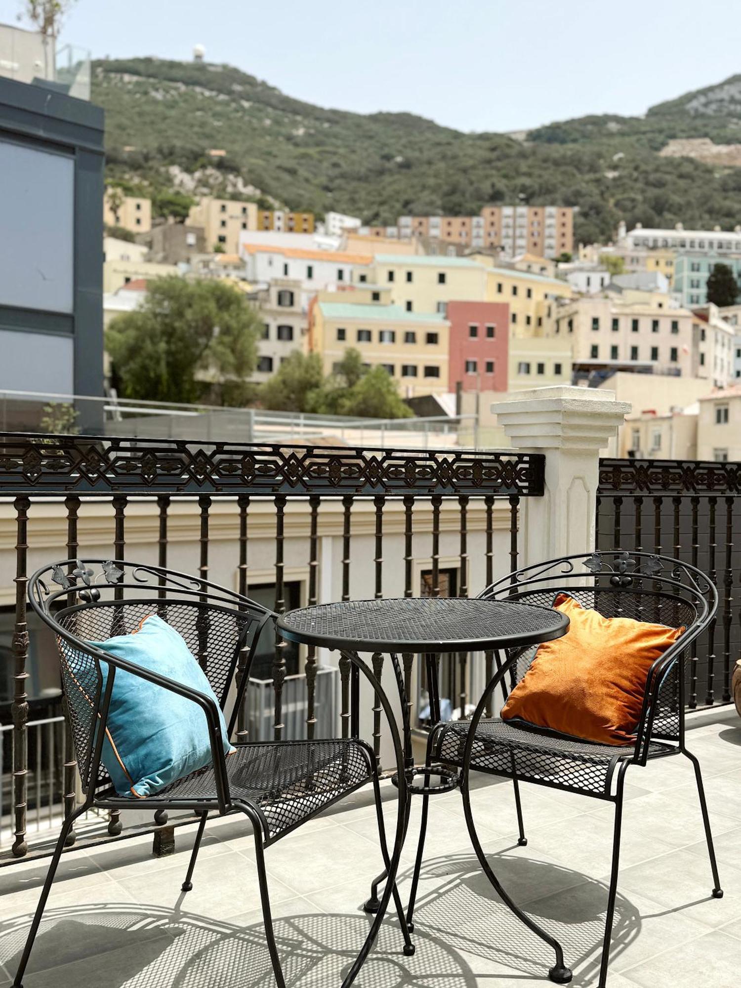 Master Penthouse Double Room Ensuite With Private Terrace - Grand Central House Gibraltar Ngoại thất bức ảnh